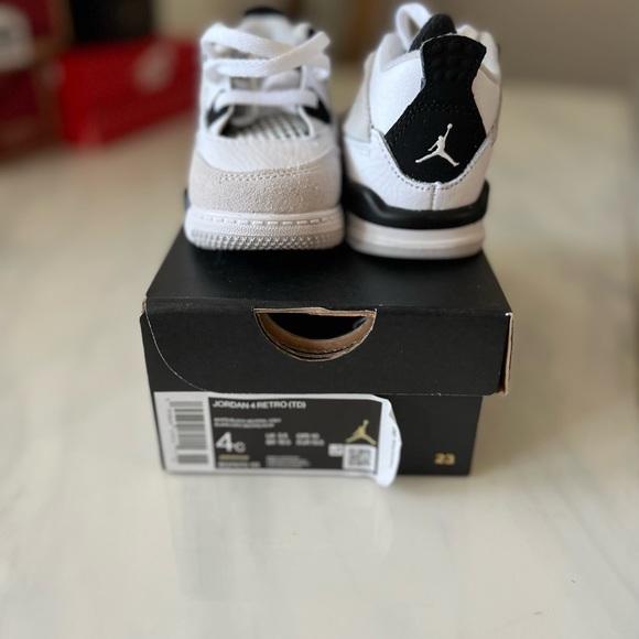 Jordan 4 Retro - Picture 3 of 3